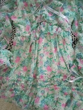 NEW...Beautiful Floral Print Boohoo Dress Size 12